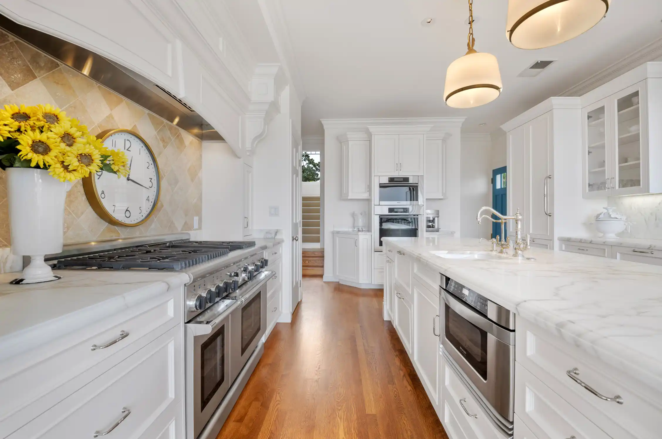 Iconic Belvedere View Estate – image 11
