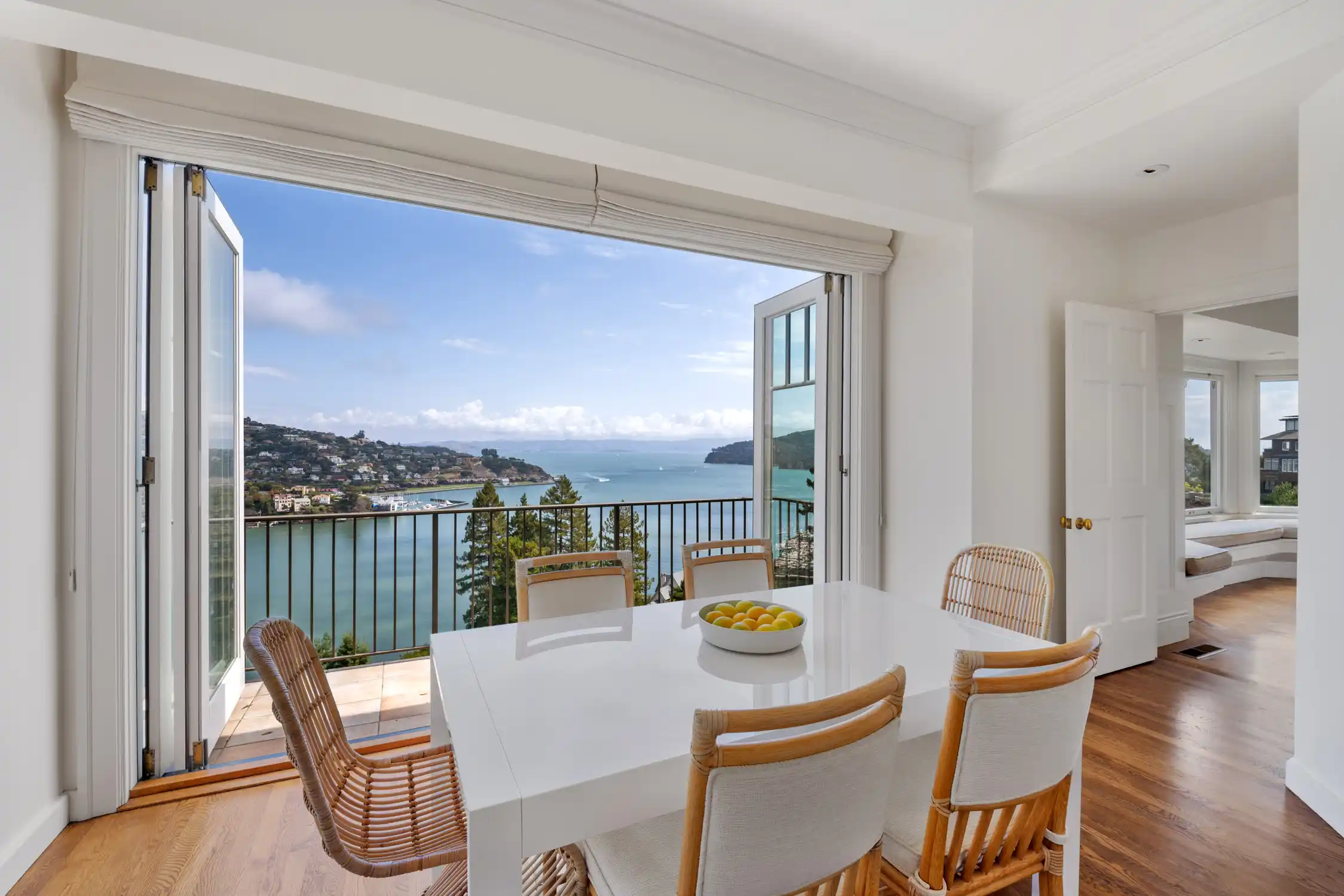 Iconic Belvedere View Estate – image 12