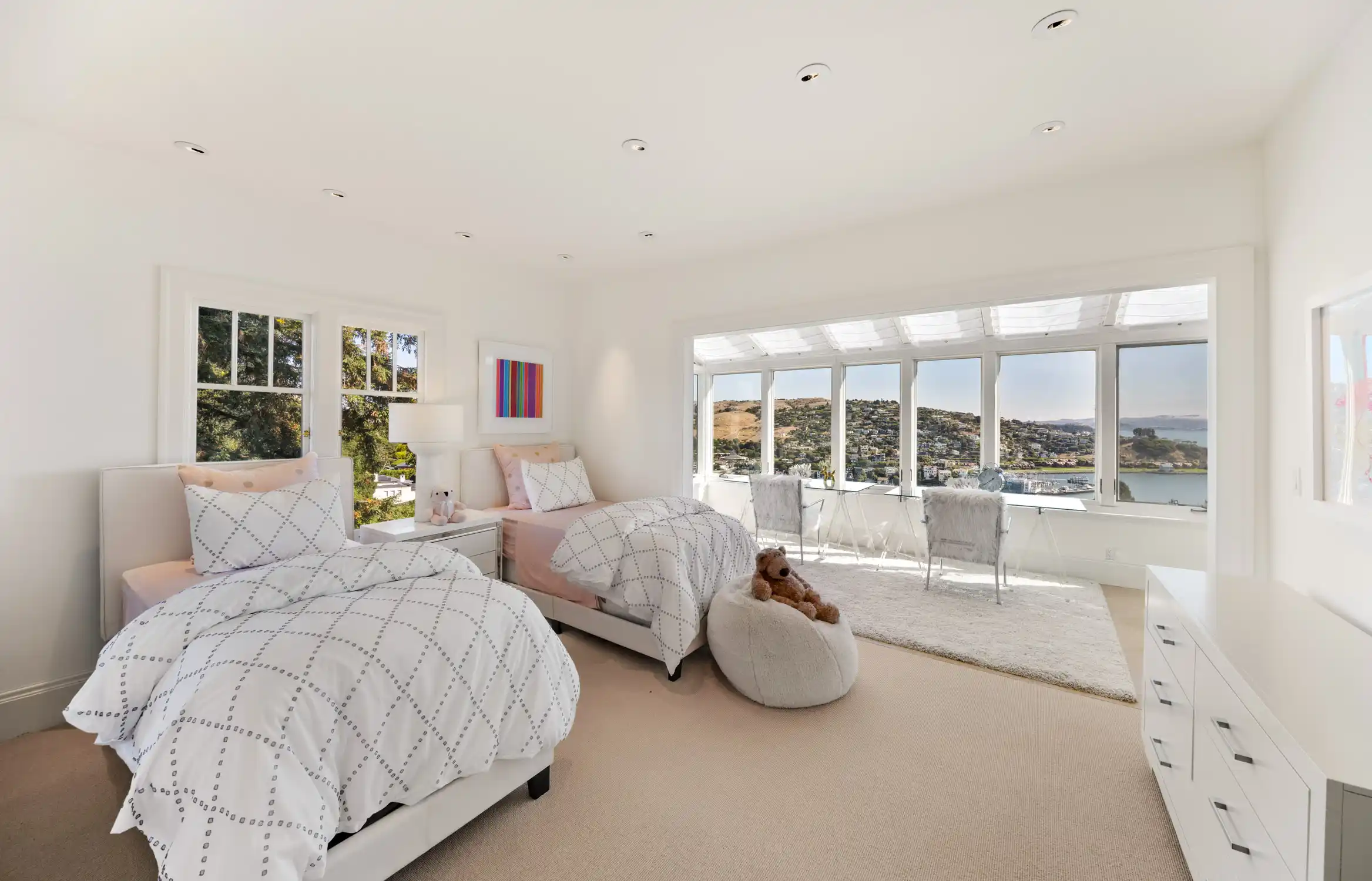 Iconic Belvedere View Estate – image 21
