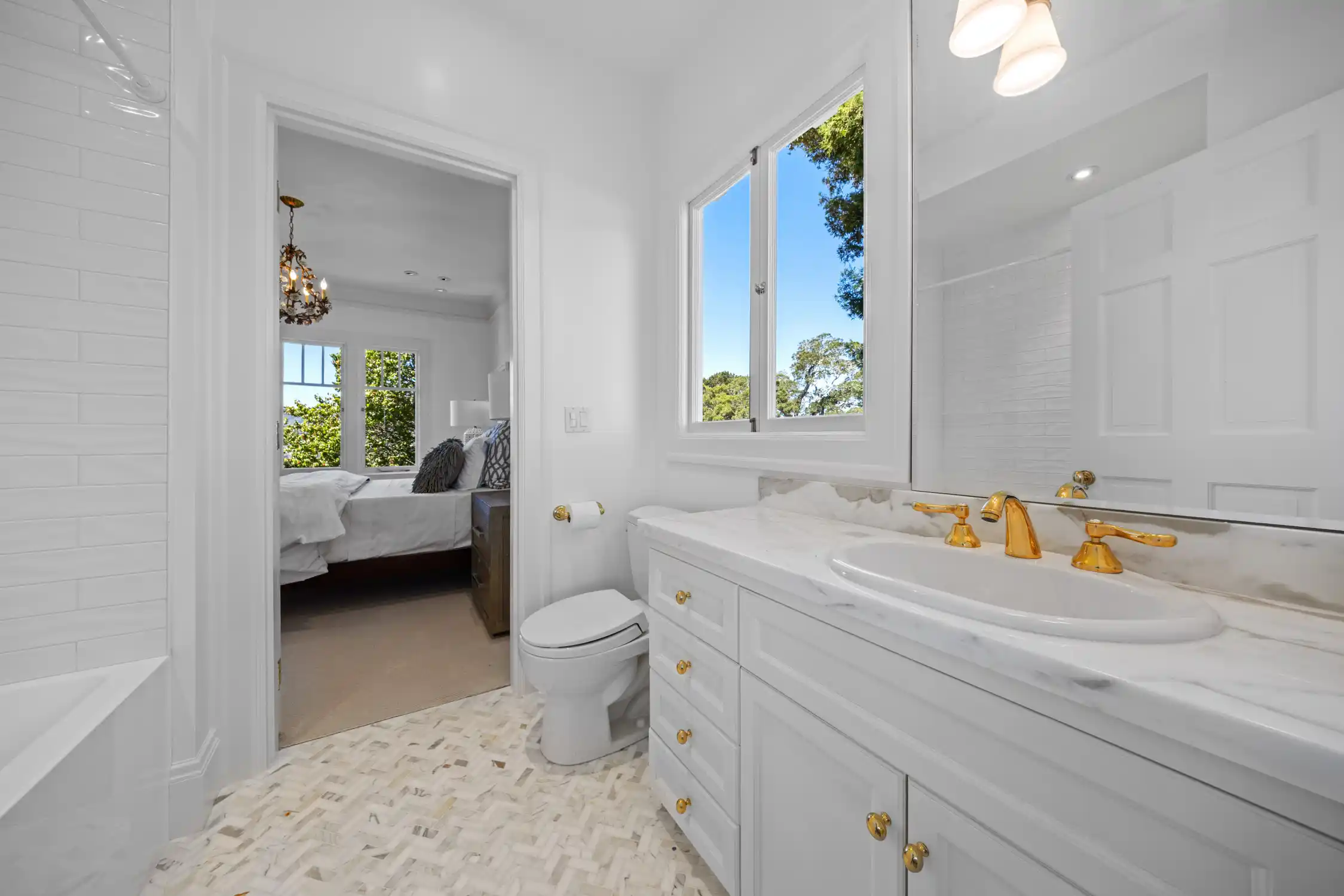 Iconic Belvedere View Estate – image 23
