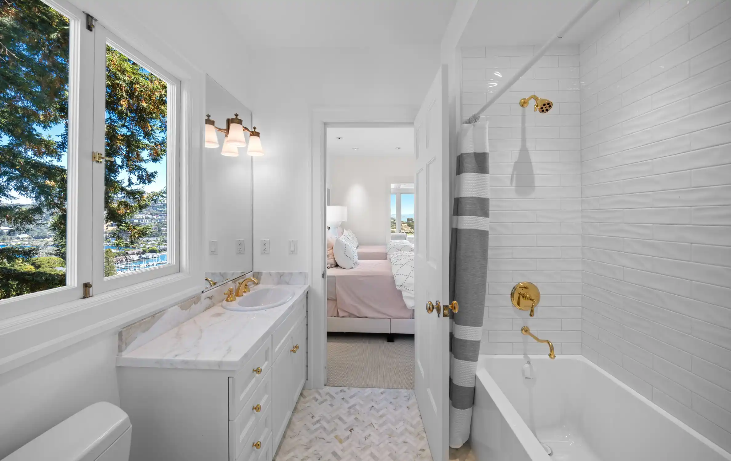 Iconic Belvedere View Estate – image 24