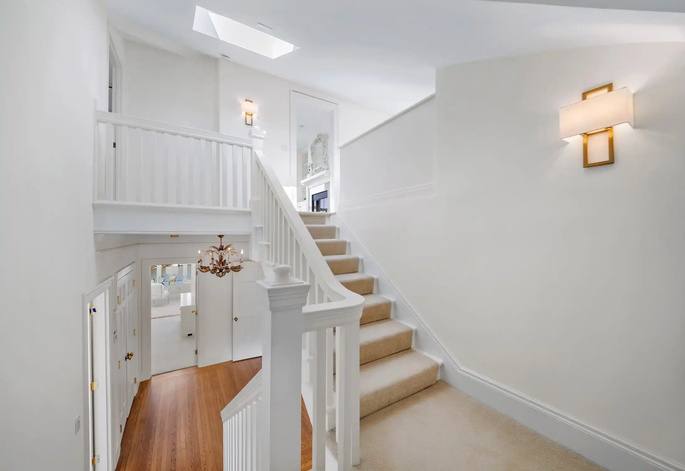 Iconic Belvedere View Estate – image 25