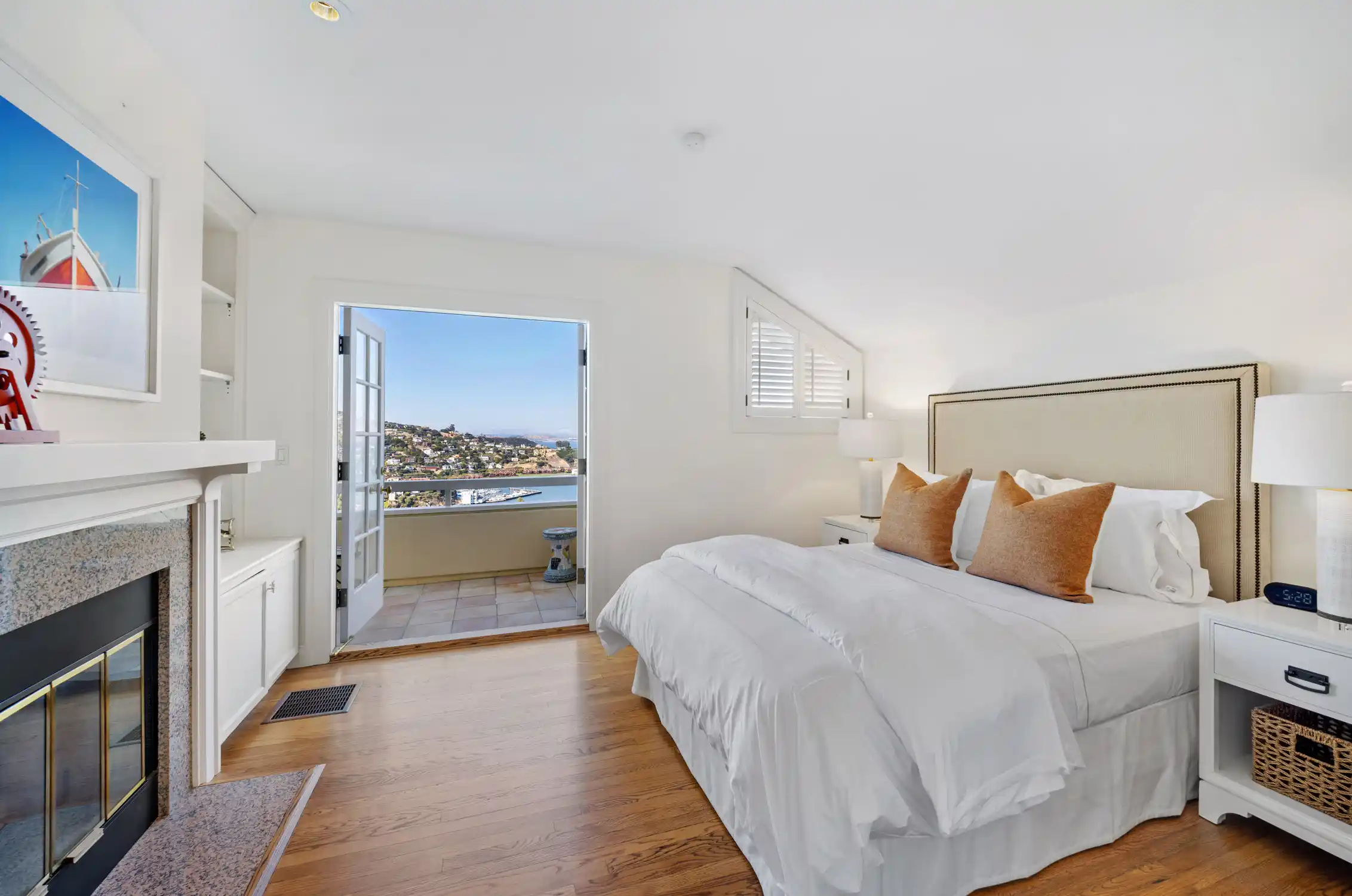 Iconic Belvedere View Estate – image 27