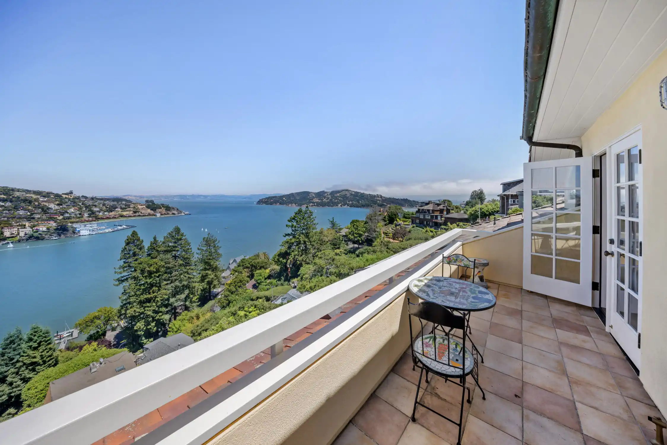 Iconic Belvedere View Estate – image 28