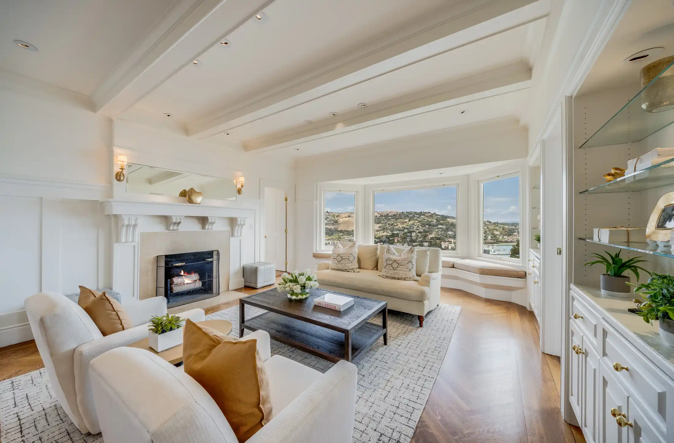 Iconic Belvedere View Estate – image 3