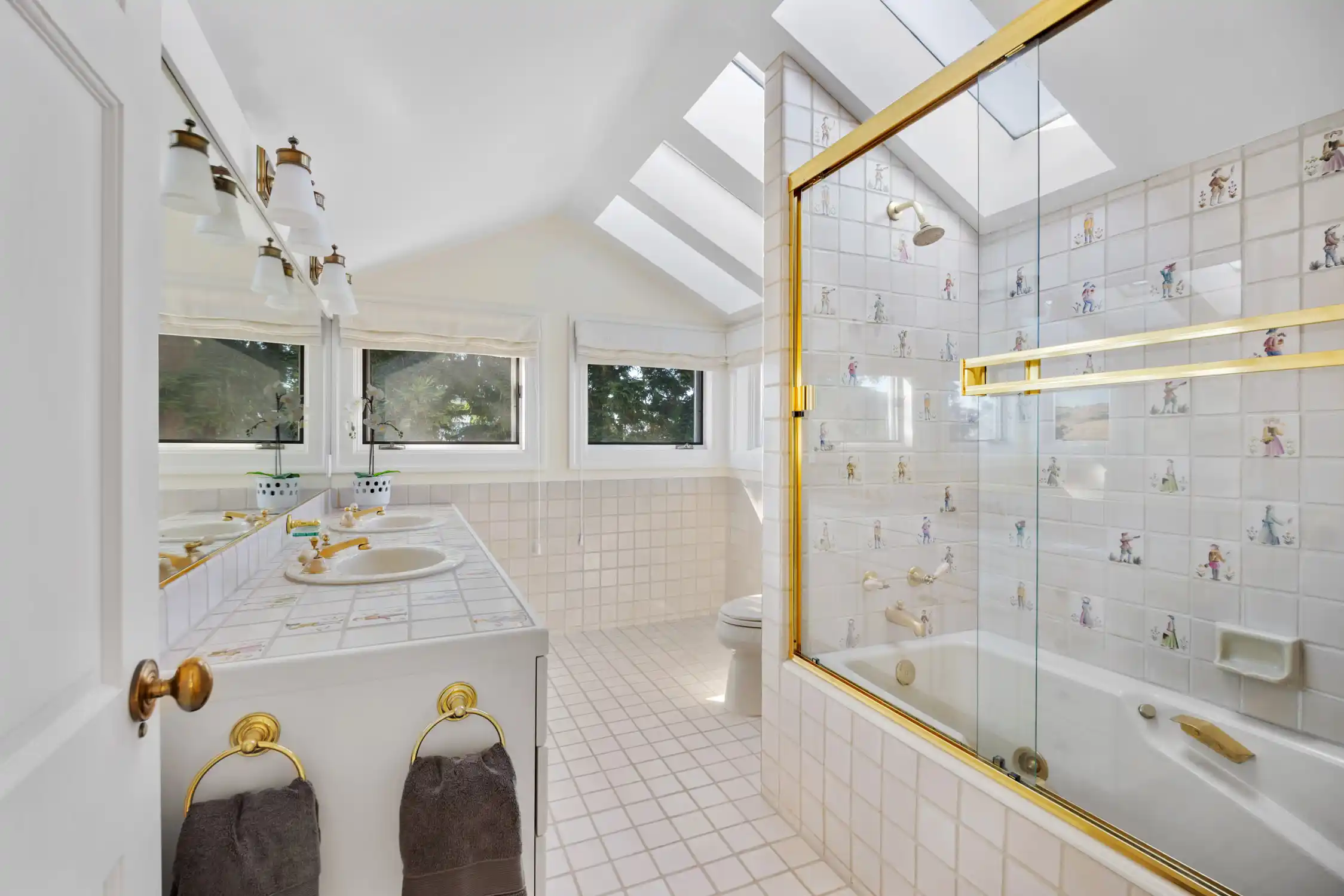 Iconic Belvedere View Estate – image 31