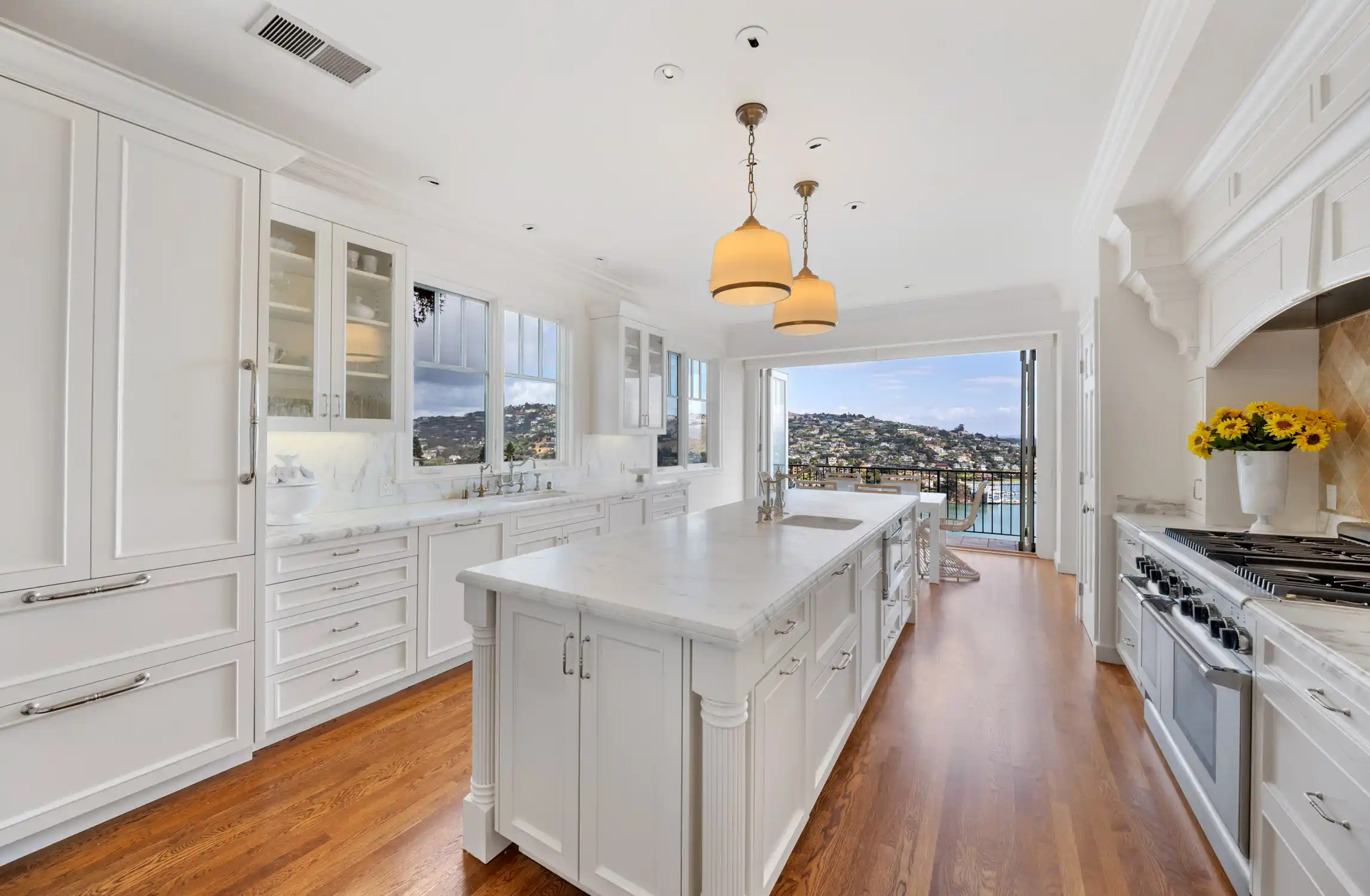 Iconic Belvedere View Estate – image 4