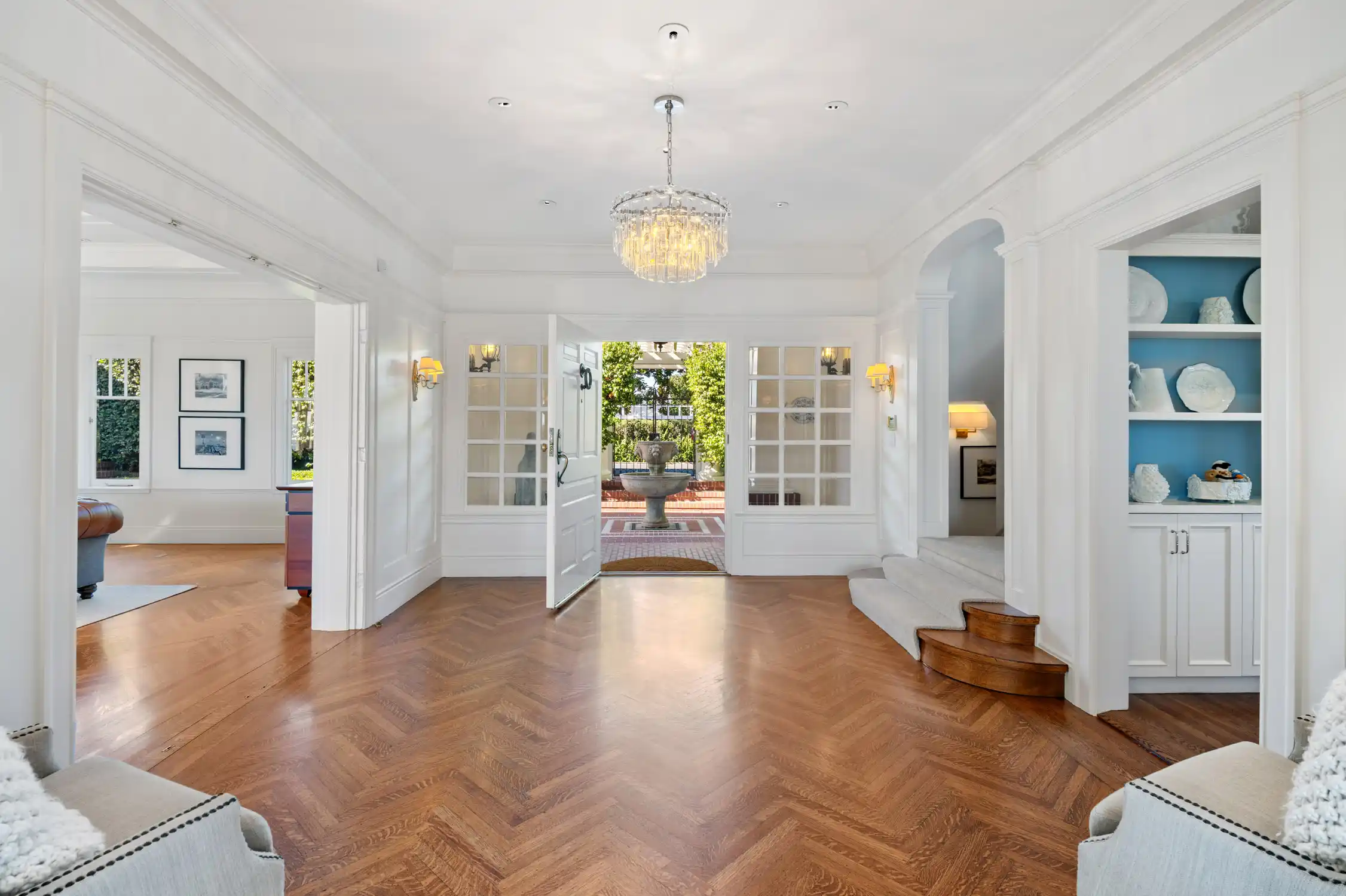 Iconic Belvedere View Estate – image 6