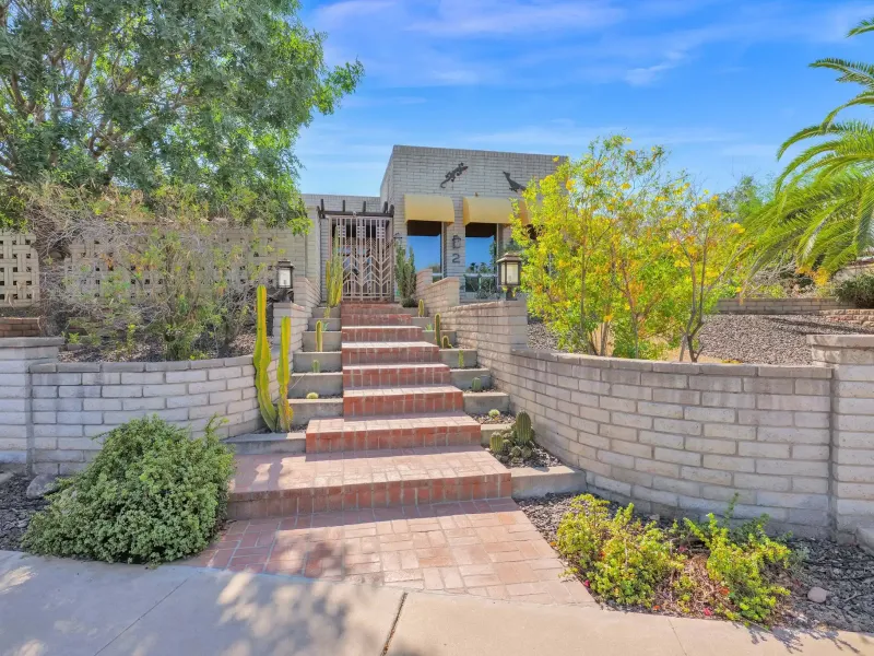 Unique Architectural Mid-Century Modern – image 3