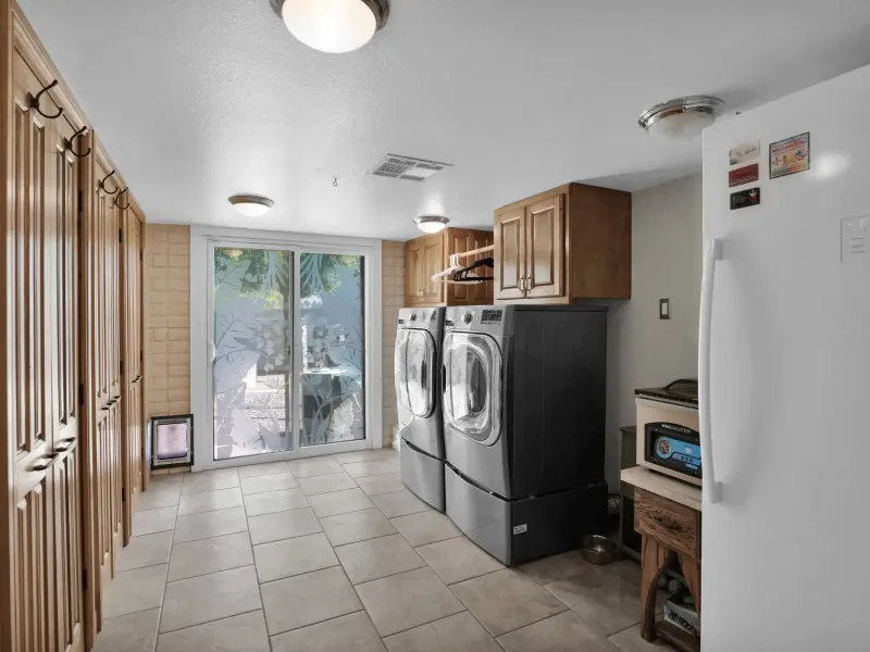 Unique Architectural Mid-Century Modern – image 39