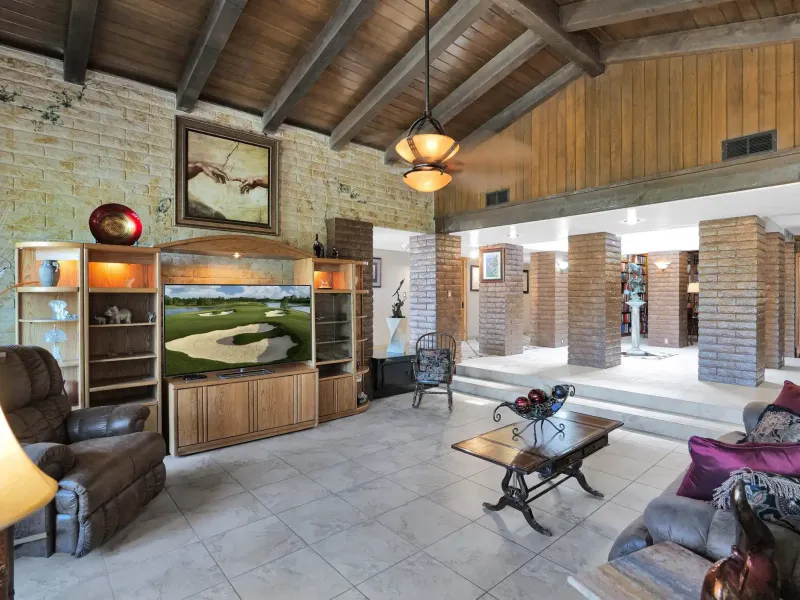Unique Architectural Mid-Century Modern – image 7