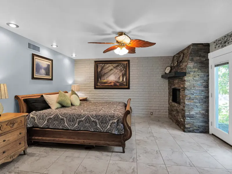 Unique Architectural Mid-Century Modern – image 22