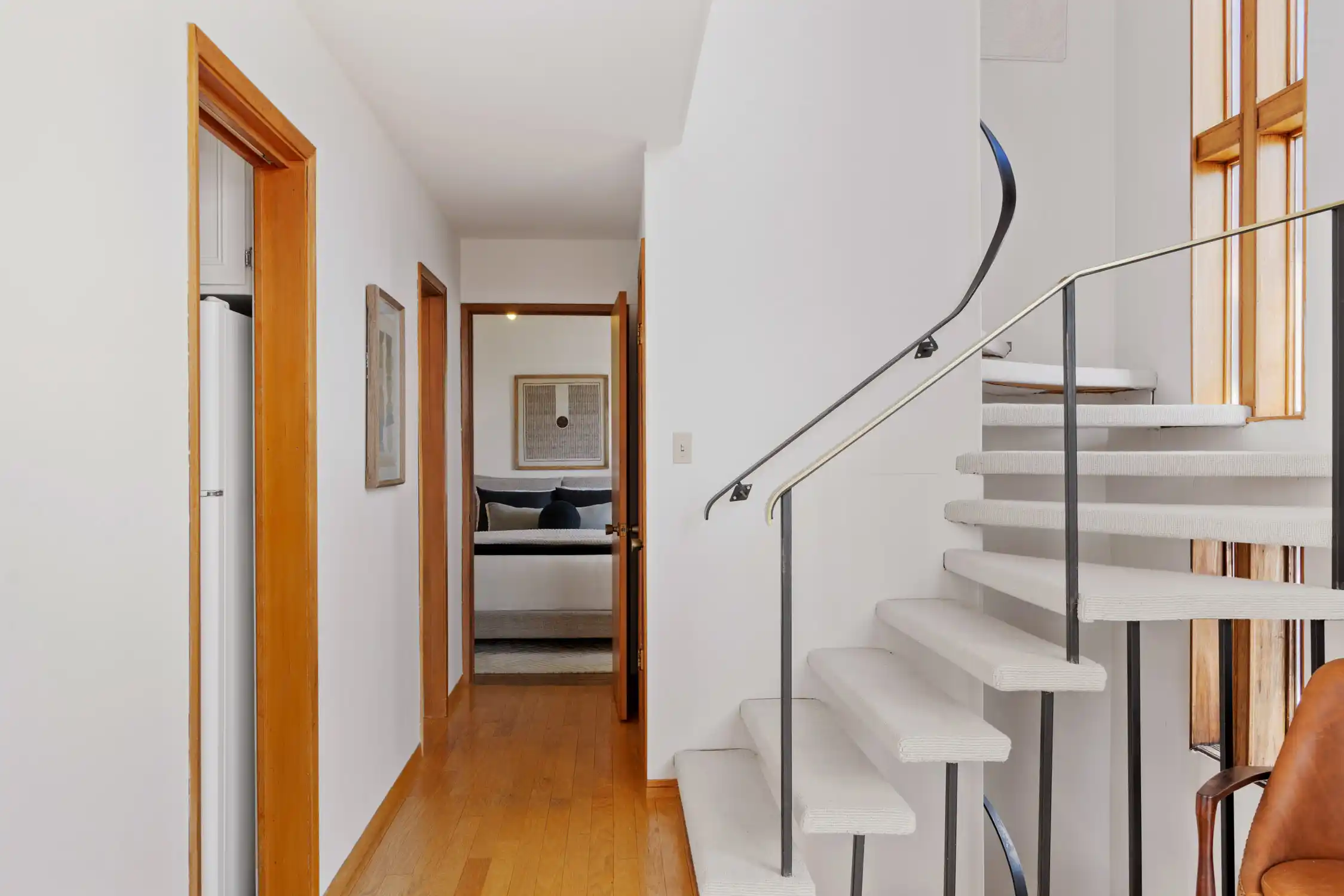 Situated in the heart of Old Town Tiburon – image 12
