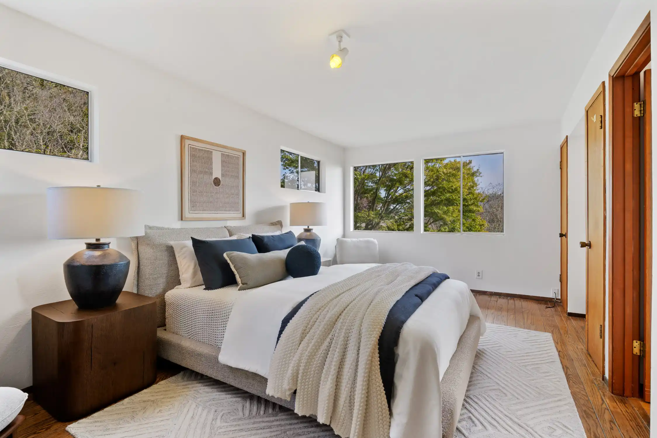 Situated in the heart of Old Town Tiburon – image 13