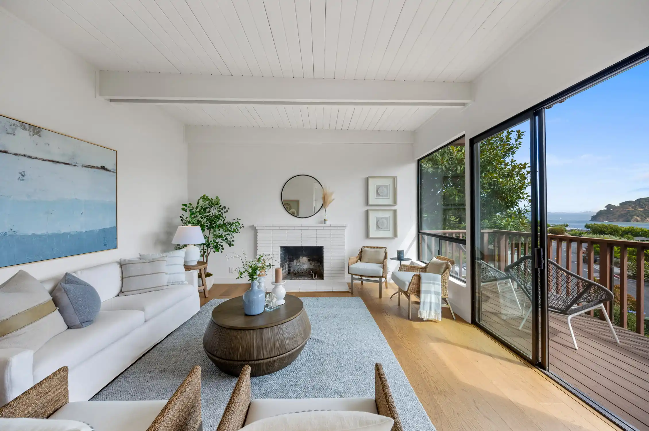 Situated in the heart of Old Town Tiburon – image 20