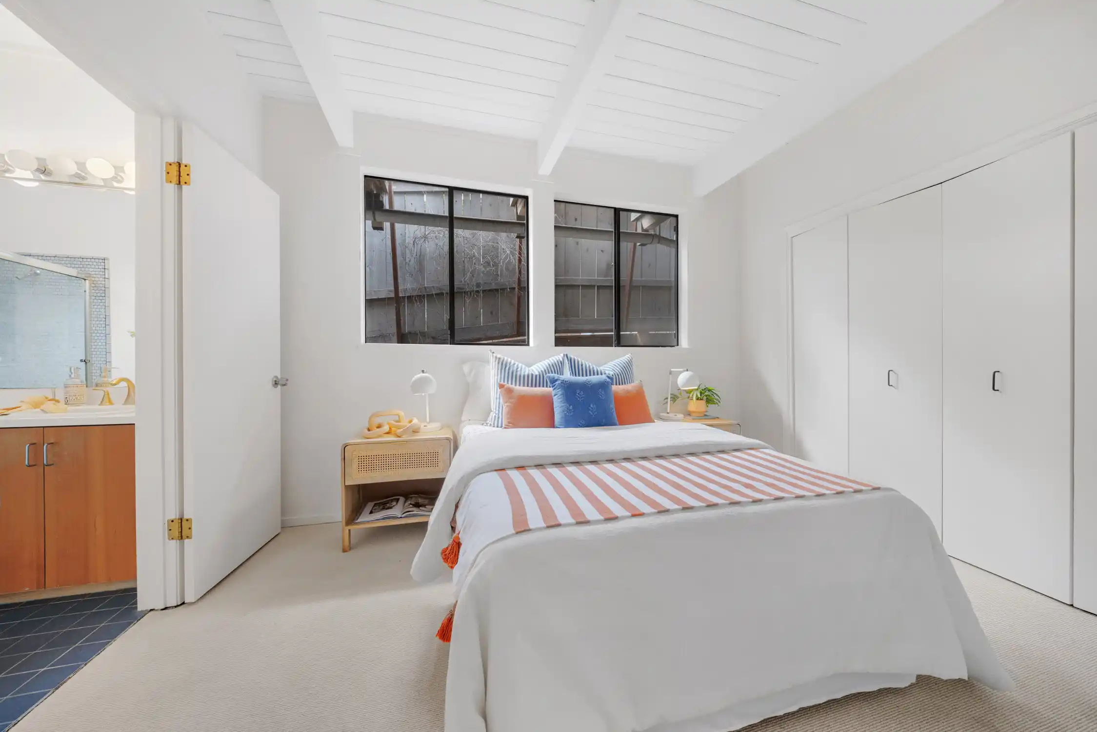 Situated in the heart of Old Town Tiburon – image 24