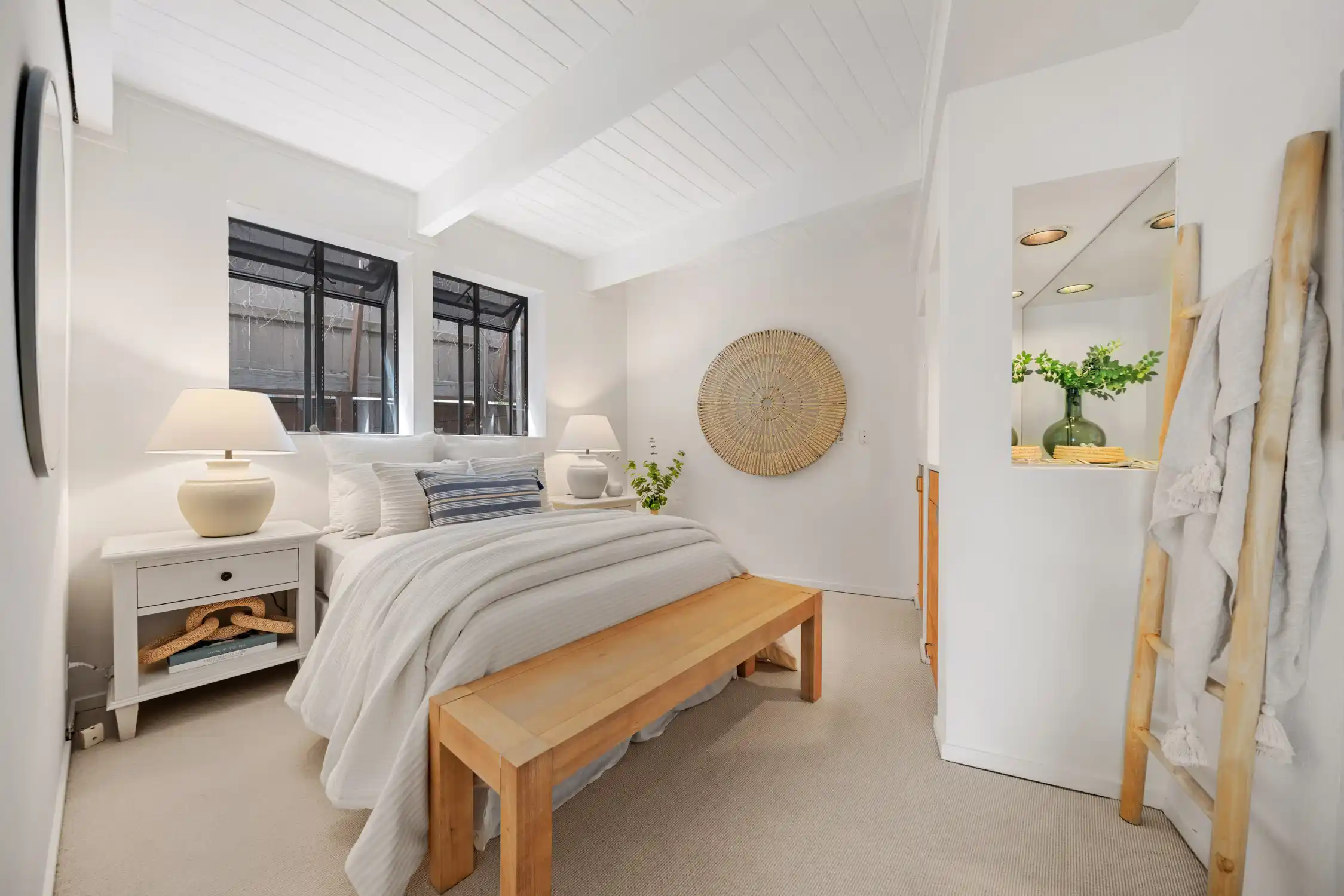 Situated in the heart of Old Town Tiburon – image 26