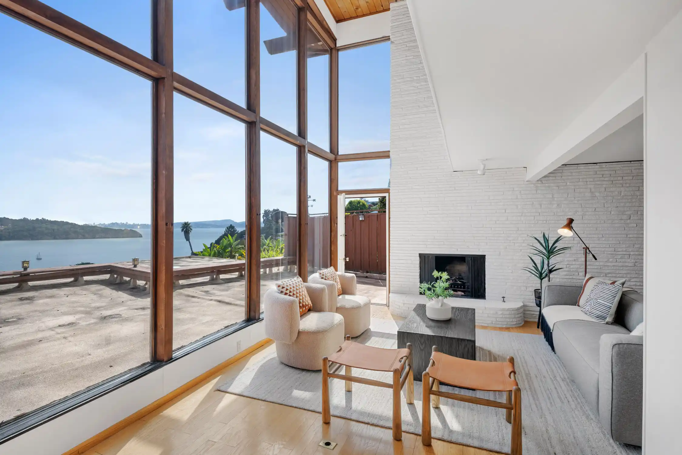 Situated in the heart of Old Town Tiburon – image 7