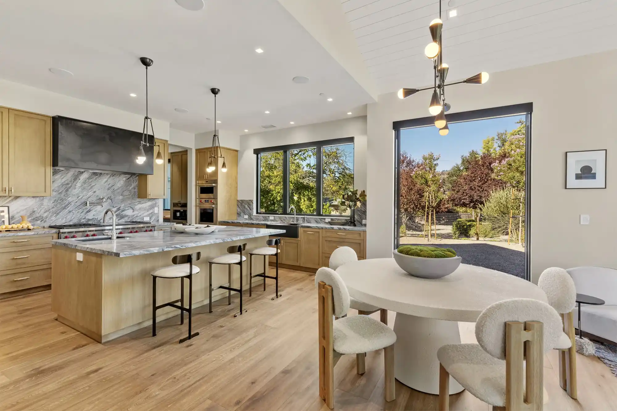 Newly constructed wine country estate – image 10