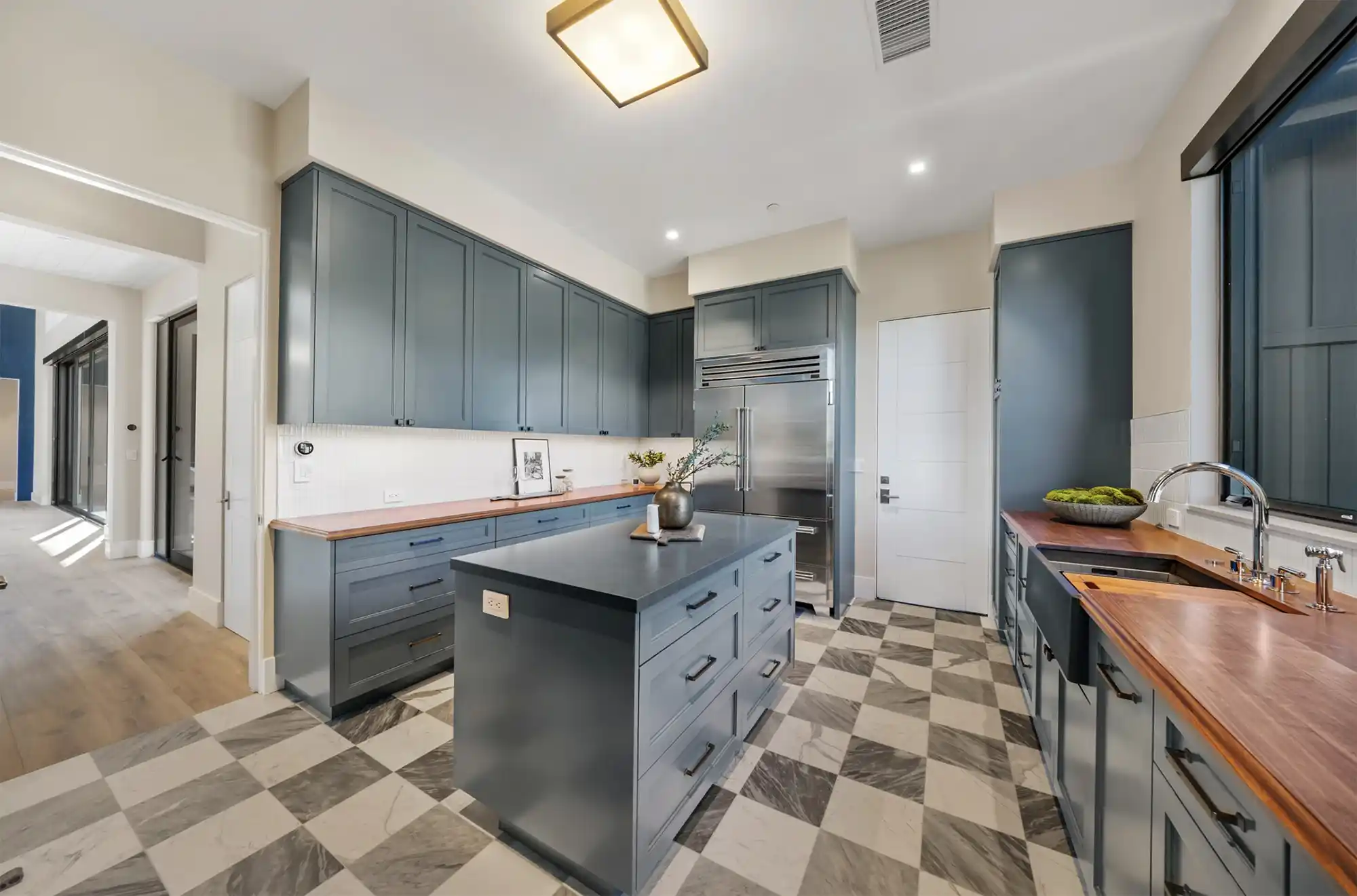 Newly constructed wine country estate – image 12