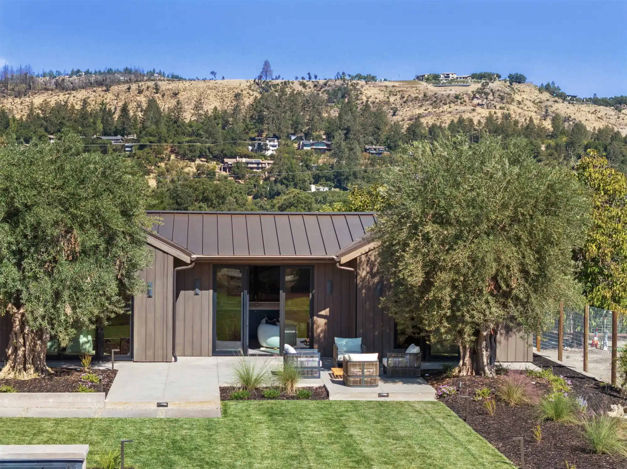 Newly constructed wine country estate – image 25