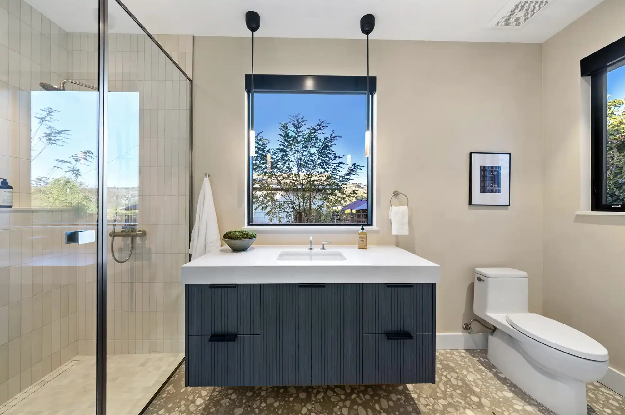 Newly constructed wine country estate – image 28
