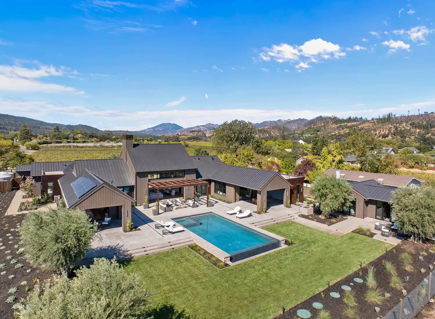 Newly constructed wine country estate – image 1