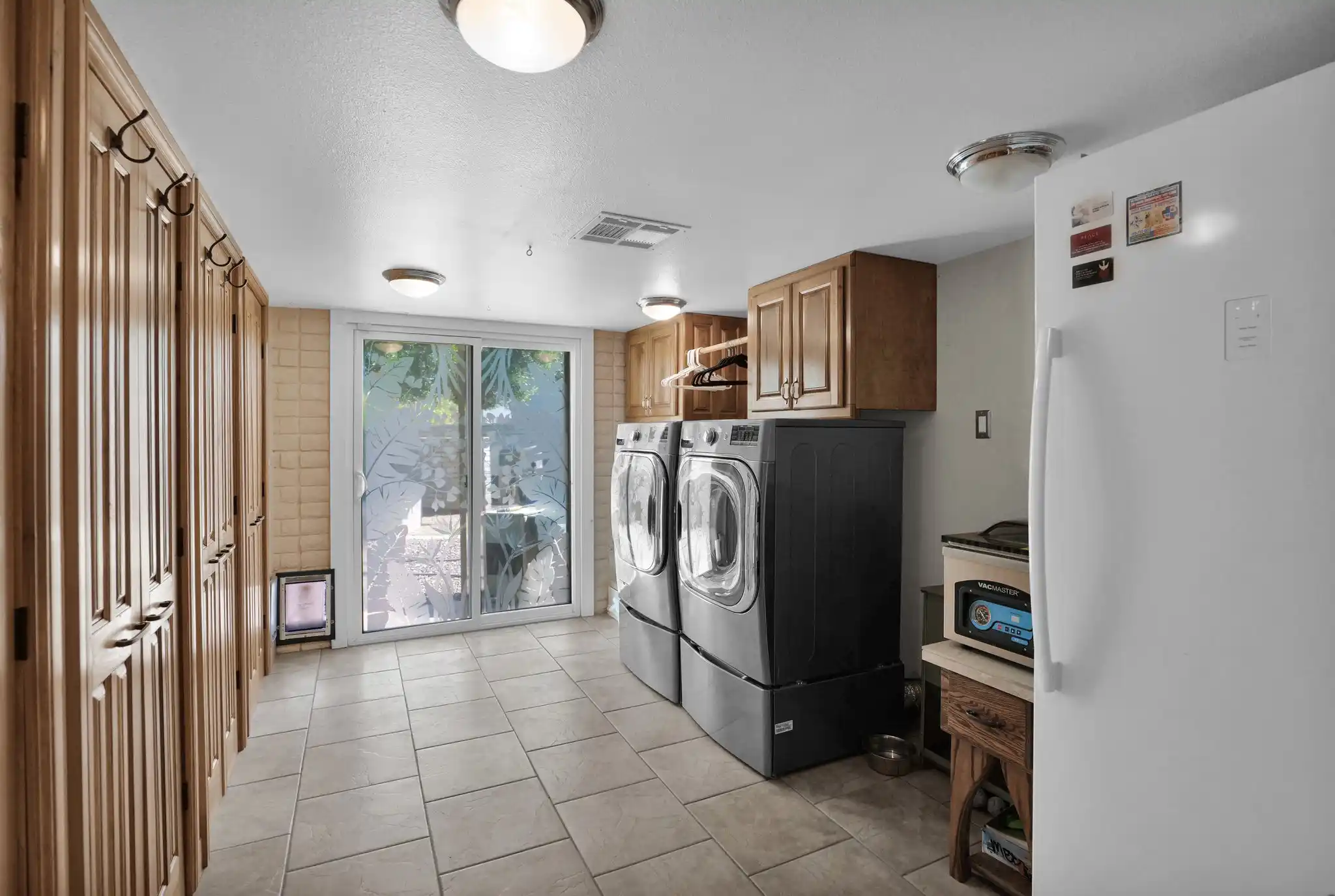 Unique Mid-Century Modern Home – image 41