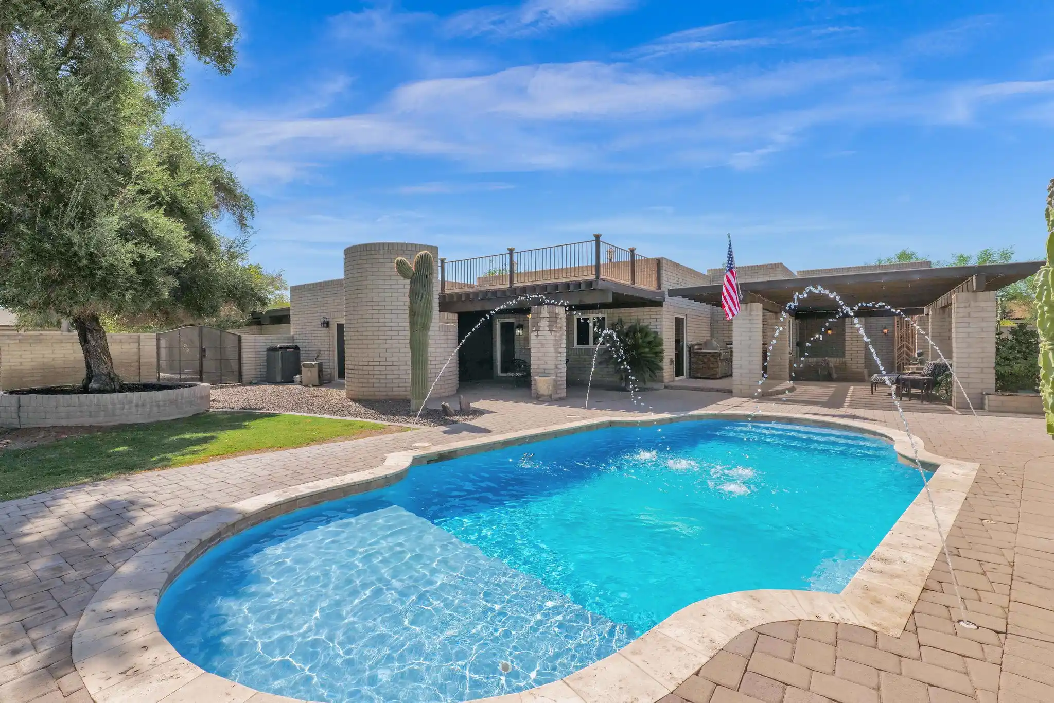 Unique Mid-Century Modern Home – image 43