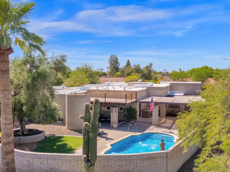 Unique Mid-Century Modern Home – image 44