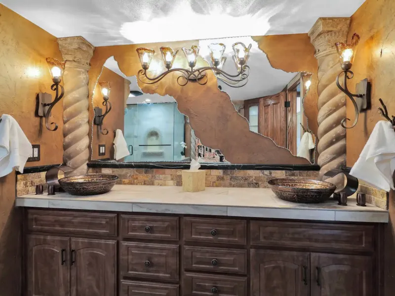 Unique Mid-Century Modern Home – image 36