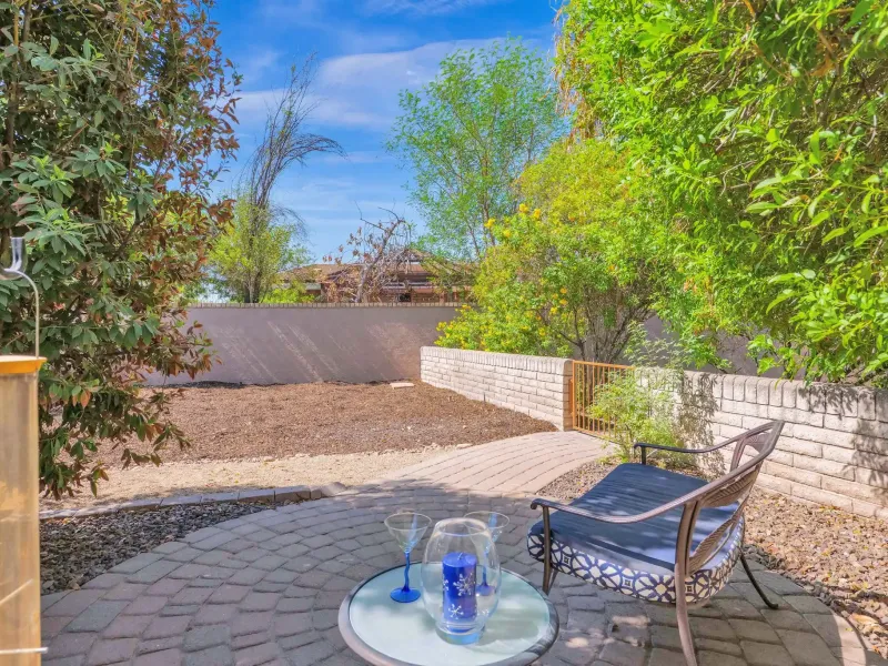 Unique Mid-Century Modern Home – image 30