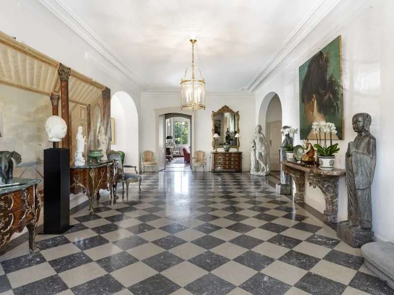 The Royal Estate and Chateau de Merlinge, Switzerland – image 9