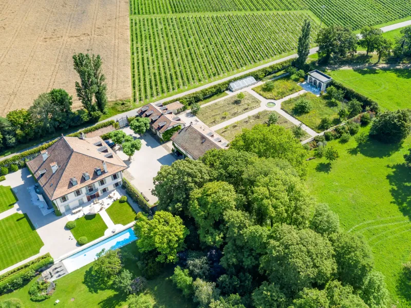 The Royal Estate and Chateau de Merlinge, Switzerland – image 14