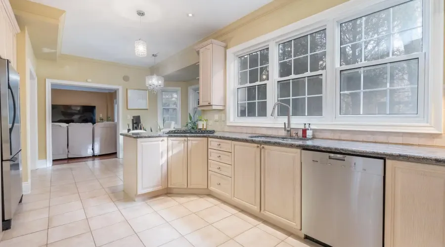 3248 Barchester Crt, Mississauga, Ontario, L5L 5Z1, Canada, 4 Bedrooms Bedrooms, ,5 BathroomsBathrooms,Residential,For Sale,Barchester Crt,1685347