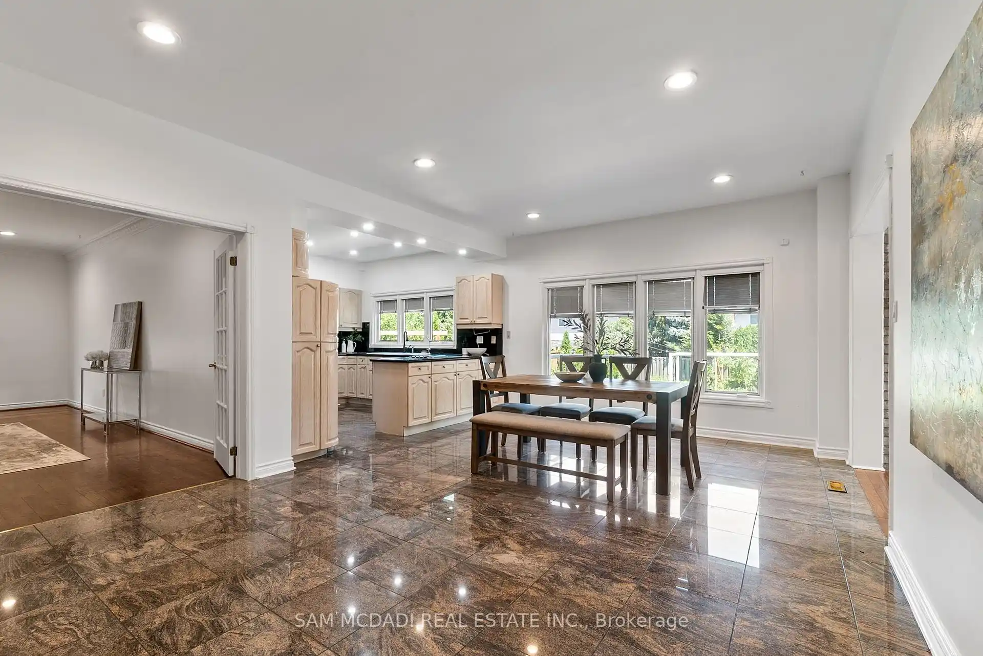 2339 Glengarry Road, Mississauga (W12442701) – image 11