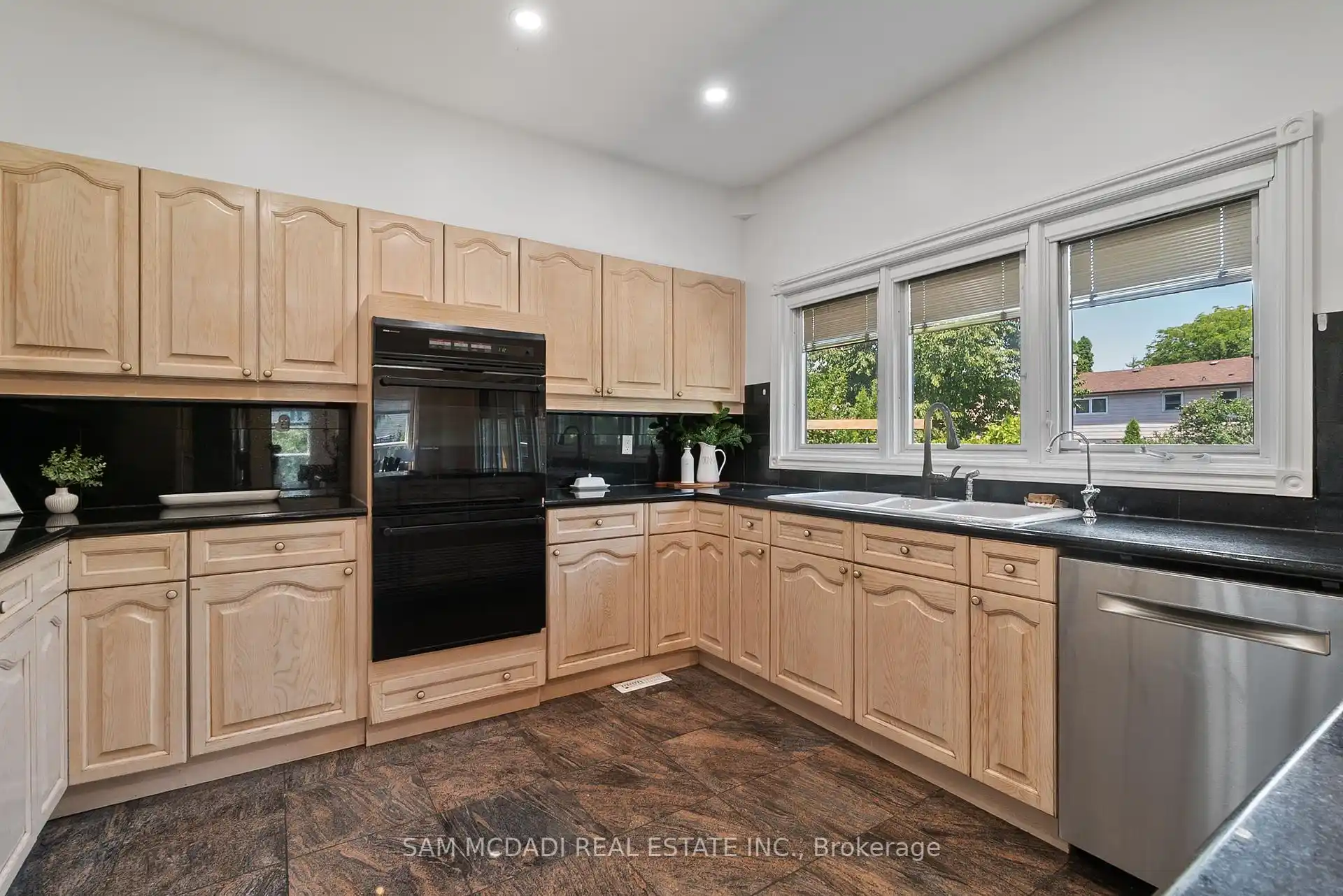 2339 Glengarry Road, Mississauga (W12442701) – image 13