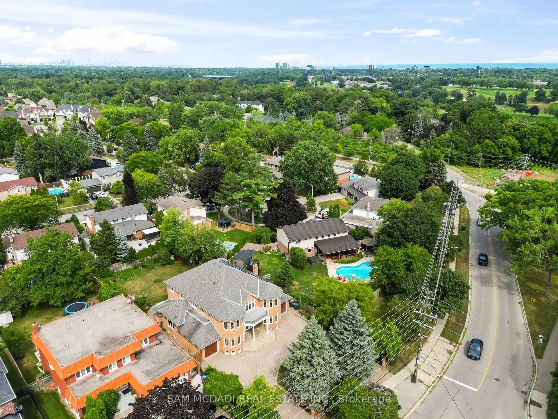 2339 Glengarry Road, Mississauga (W12442701) – image 46