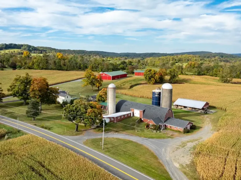 https://harneyrealestate.com/listings/1030-county-route-27a-ancram-ny- – image 3