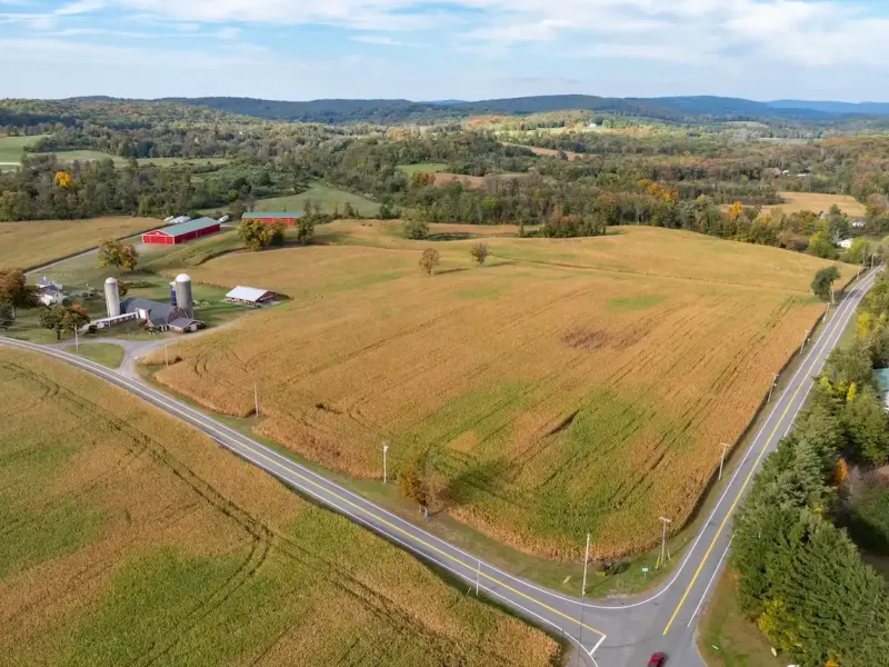 https://harneyrealestate.com/listings/1030-county-route-27a-ancram-ny- – image 4
