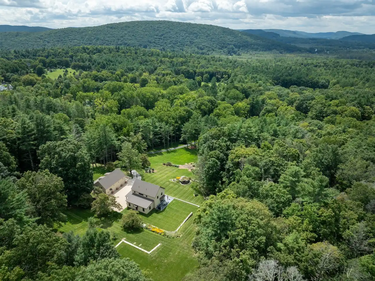 Privacy & Perfection In Falls Village – image 42