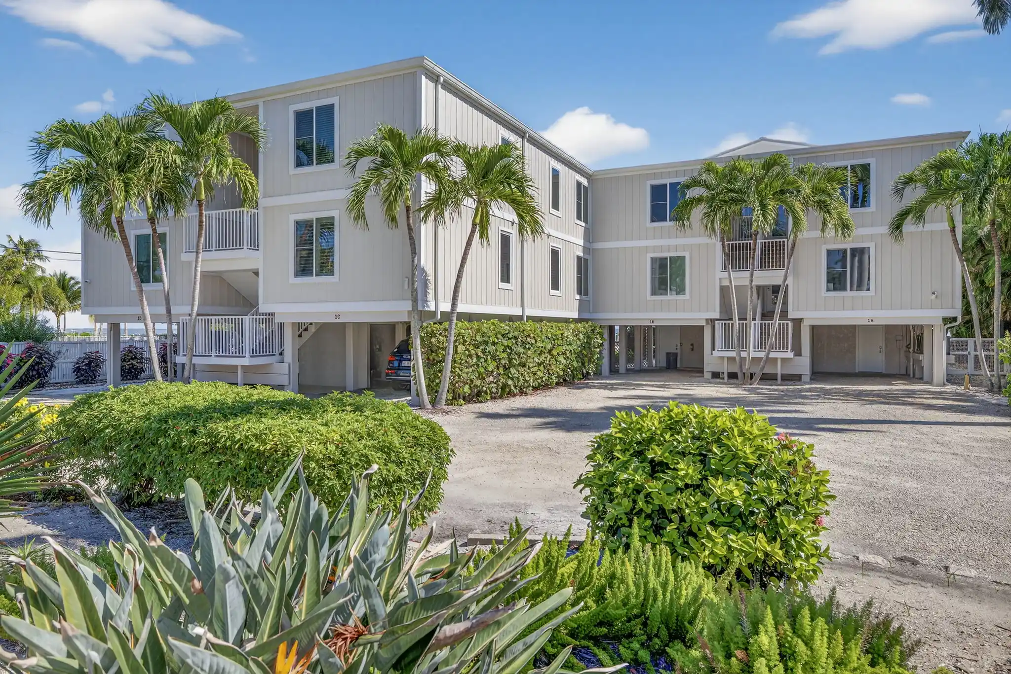 CAPTIVA HIDE-A-WAY – BOATER’S PARADISE – image 4