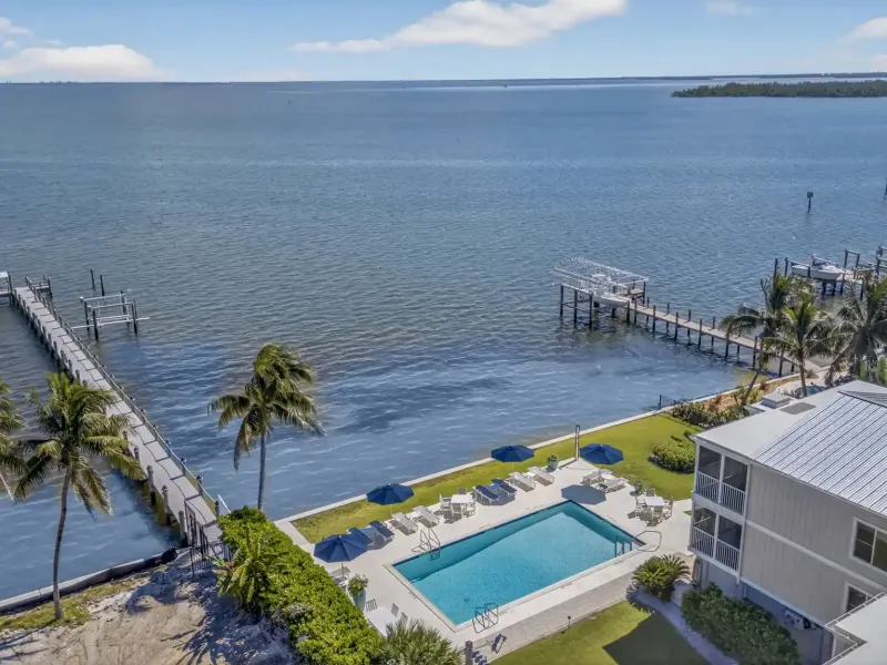 CAPTIVA HIDE-A-WAY – BOATER’S PARADISE – image 31