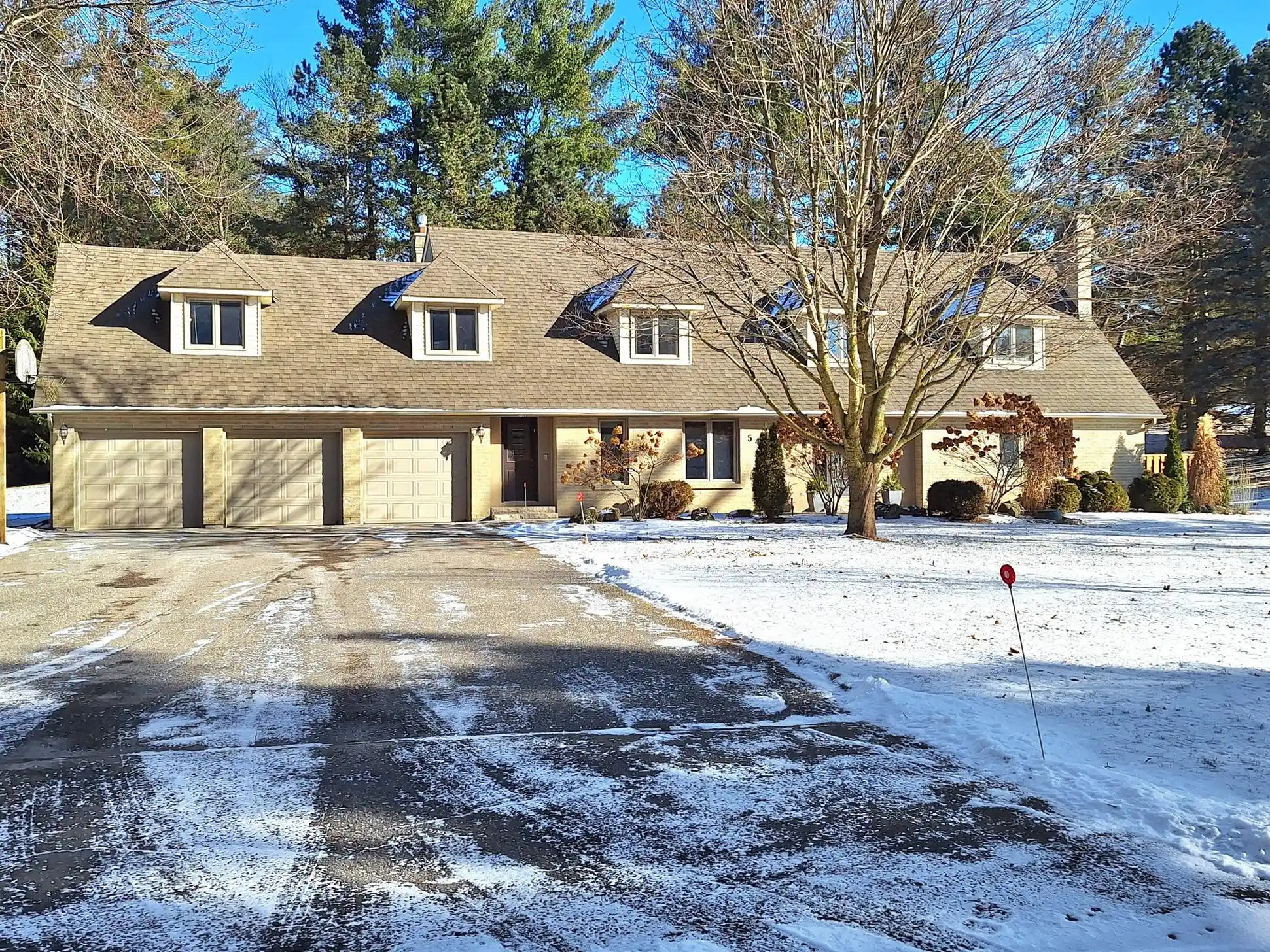 544 Woodland Acres Cres – image 4