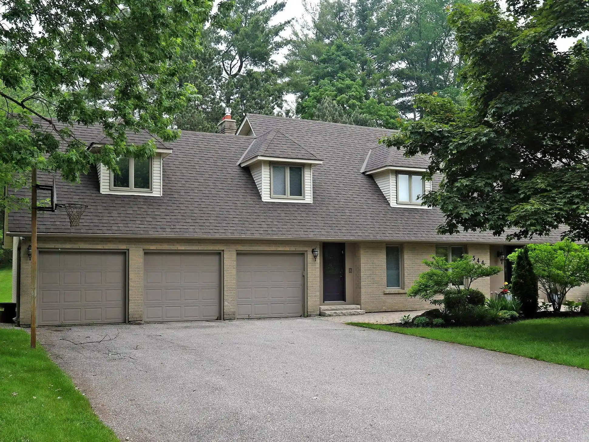 544 Woodland Acres Cres – image 5