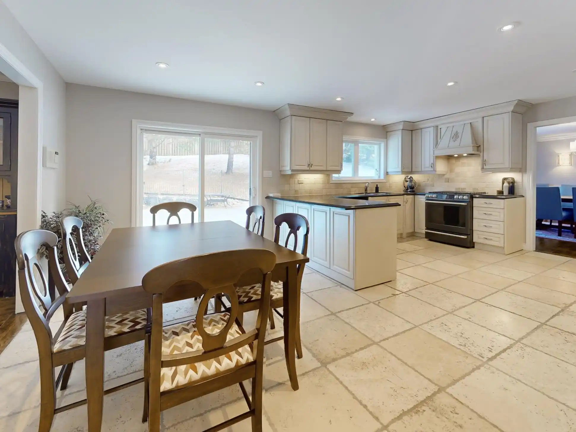 544 Woodland Acres Cres – image 14