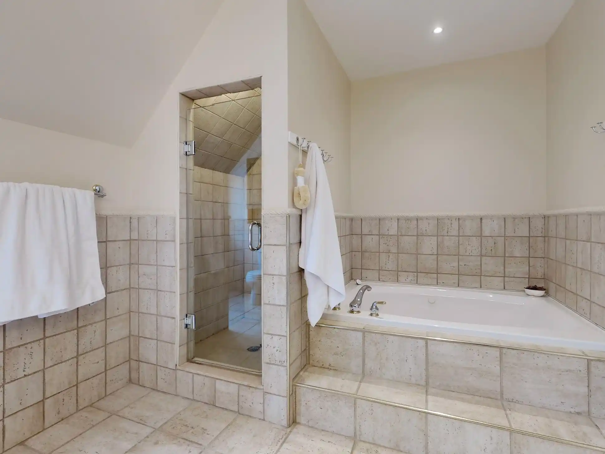 544 Woodland Acres Cres – image 25