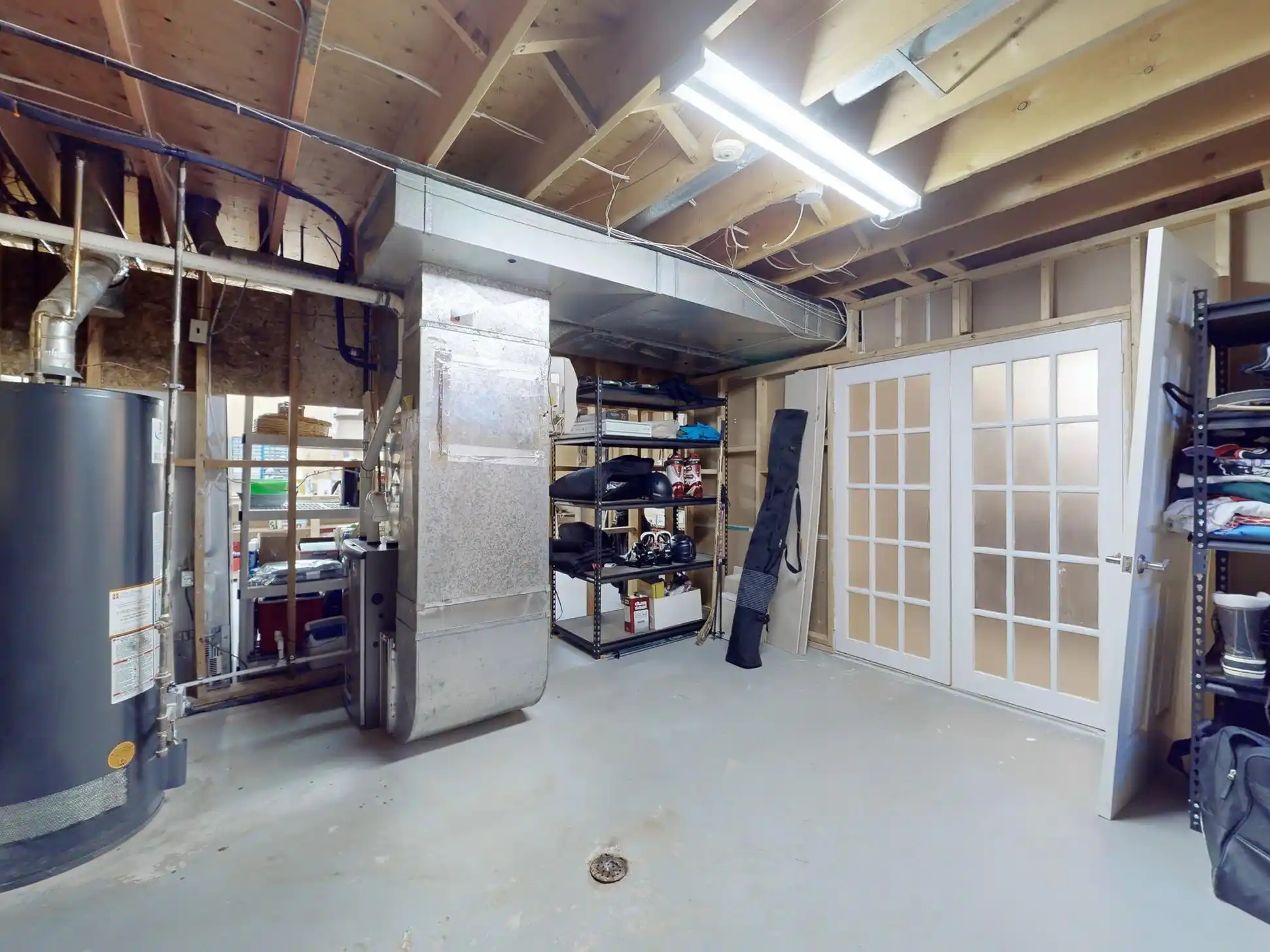 544 Woodland Acres Cres – image 36