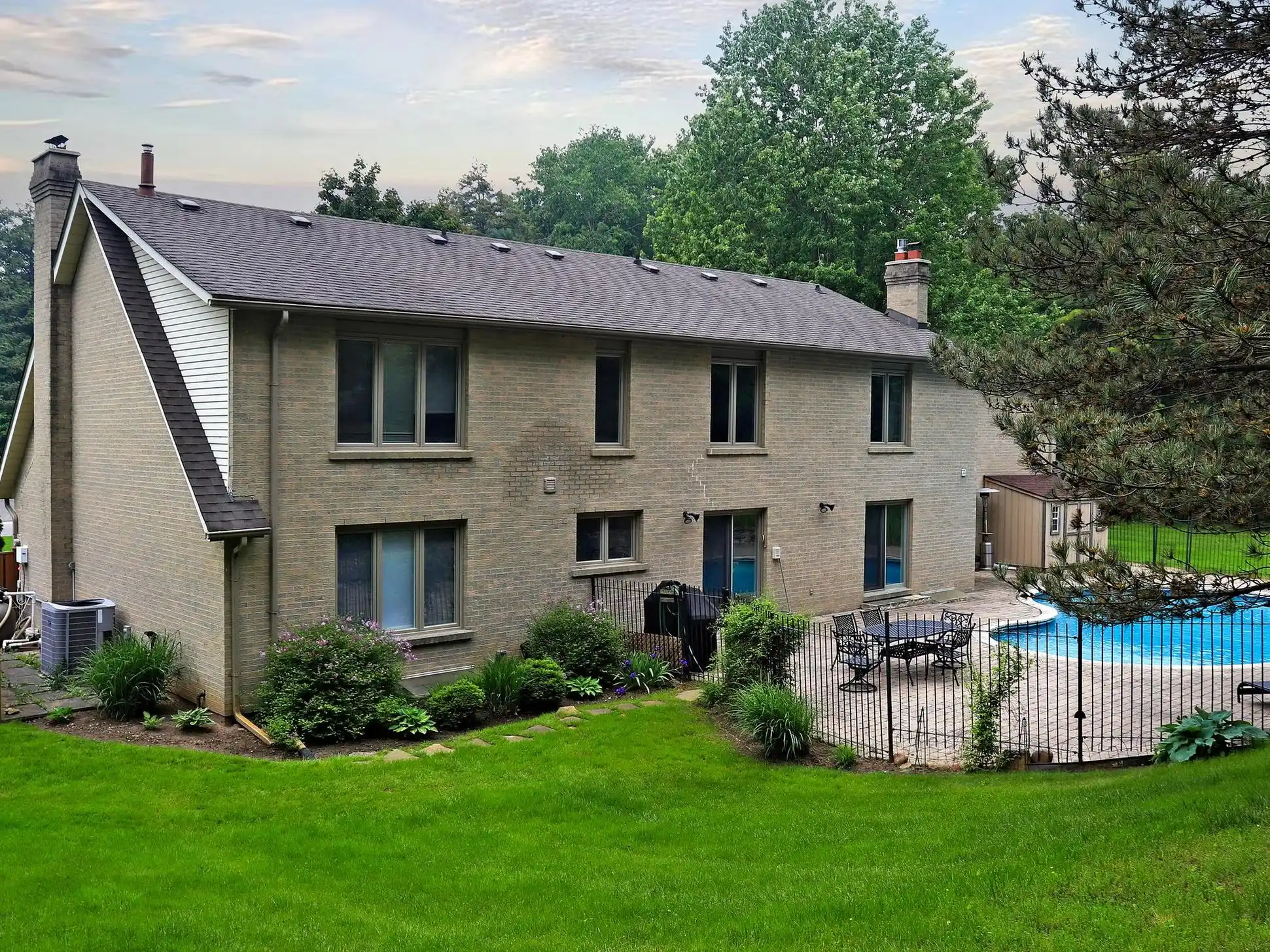 544 Woodland Acres Cres – image 38