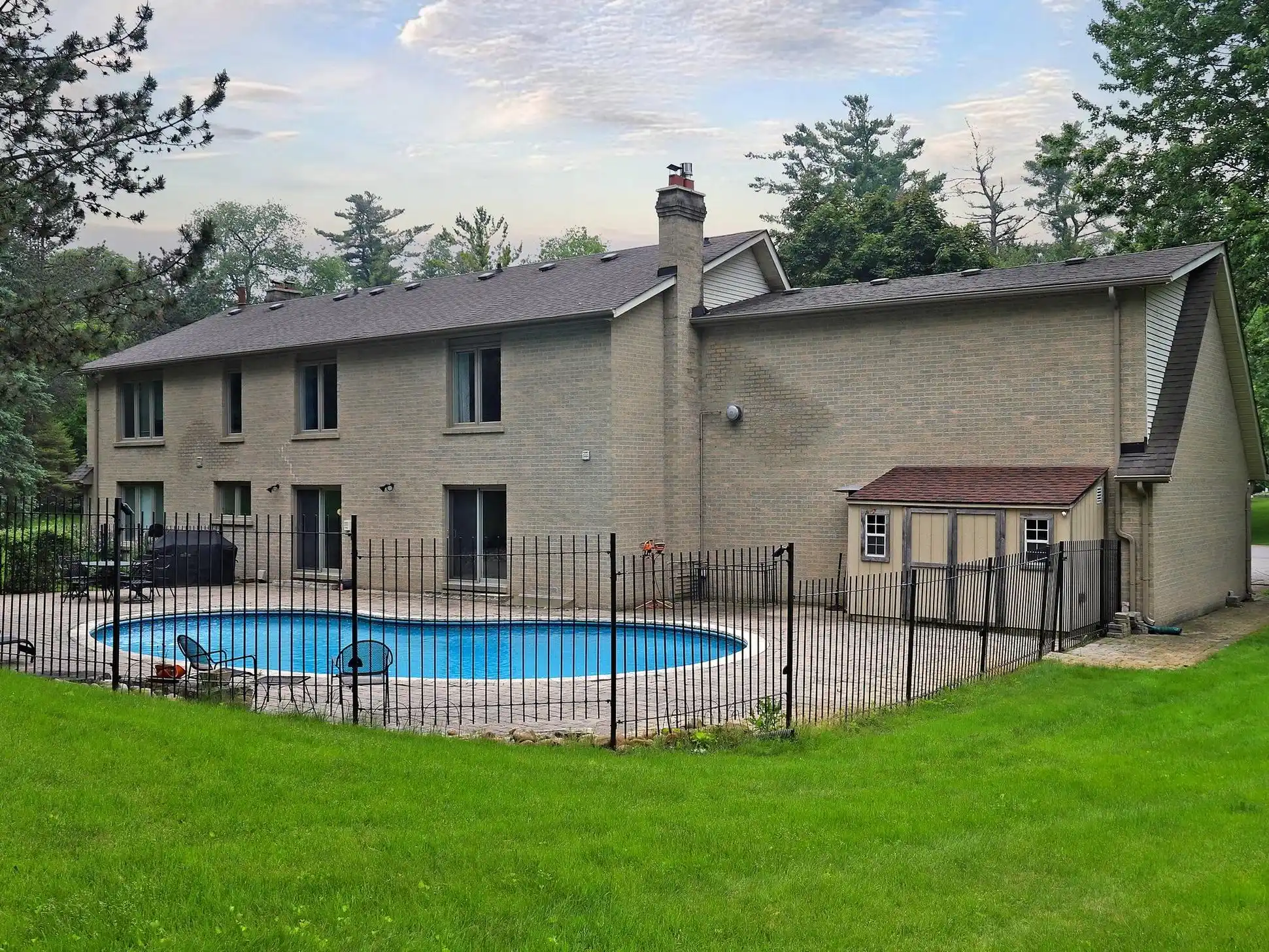 544 Woodland Acres Cres – image 39